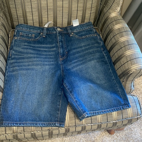 Banana Republic Factory Girlfriend Denim Short Sz.8 NWT - Picture 3 of 5